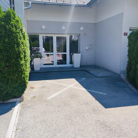 Hay Apartment *
